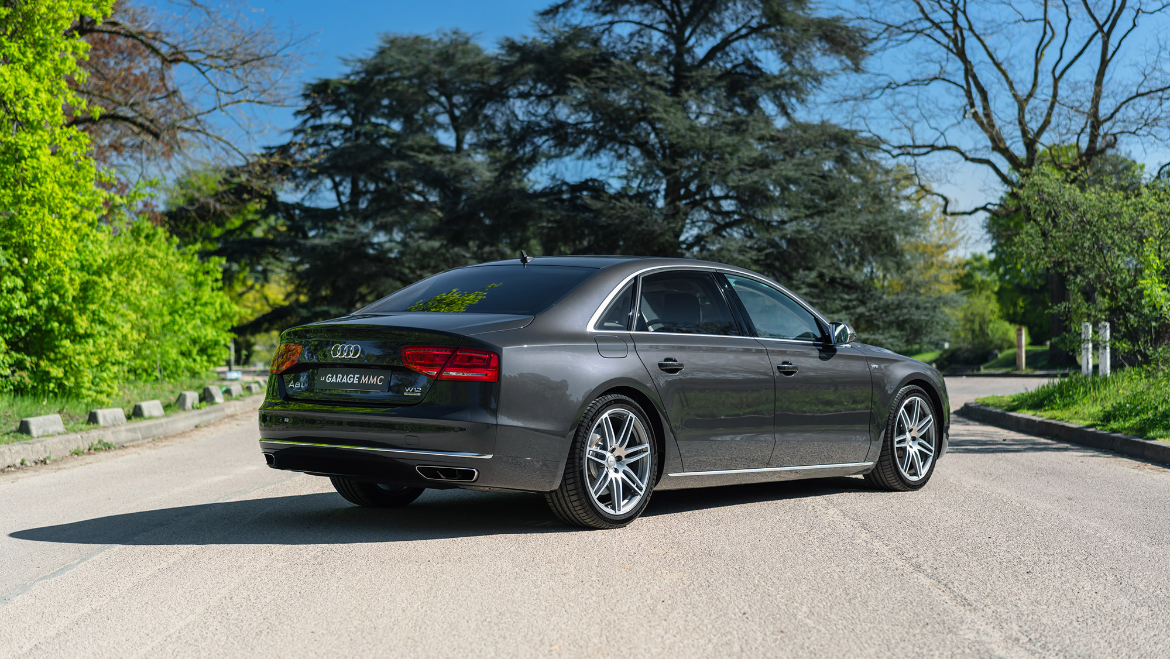 Audi AUDI A8L  W12
